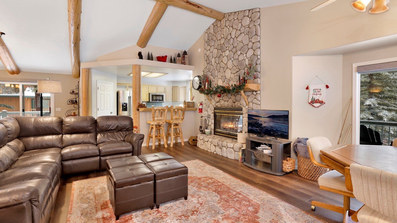 Photo of Livingroom in Castle Glen Estates