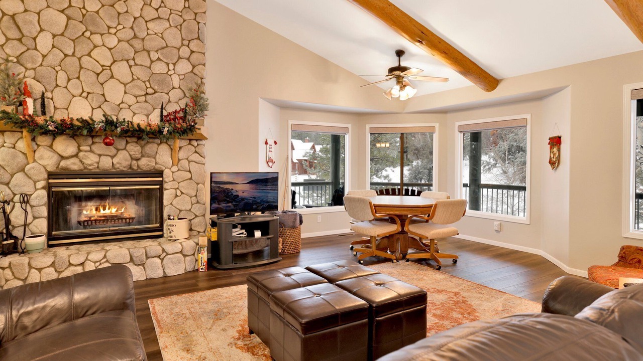 Photo of Livingroom in Castle Glen Estates