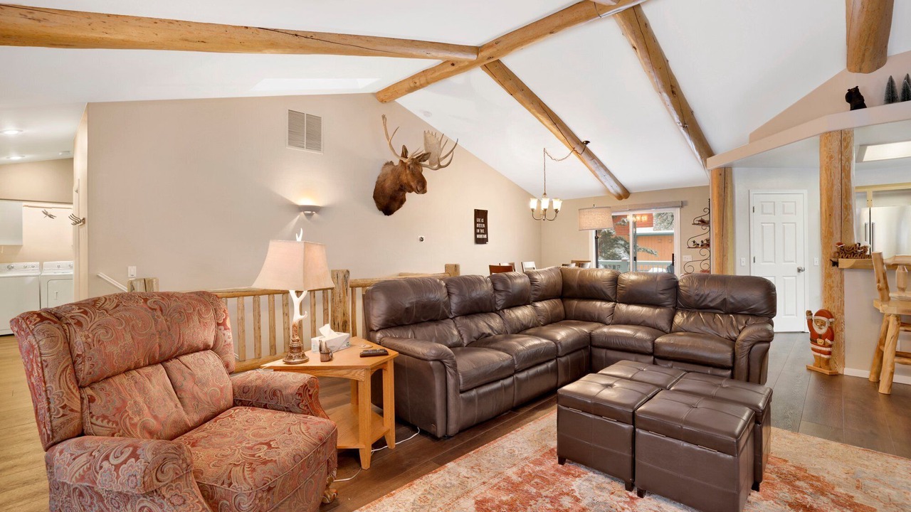 Photo of Livingroom in Castle Glen Estates