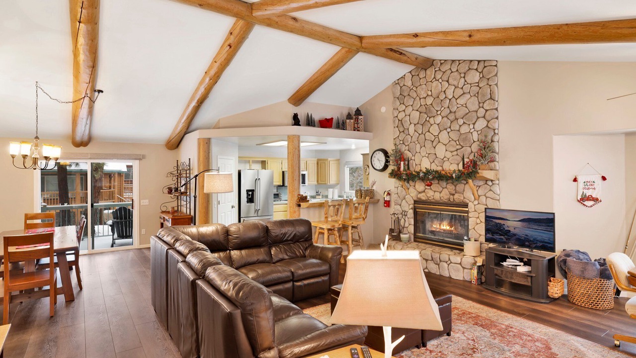 Photo of Livingroom in Castle Glen Estates