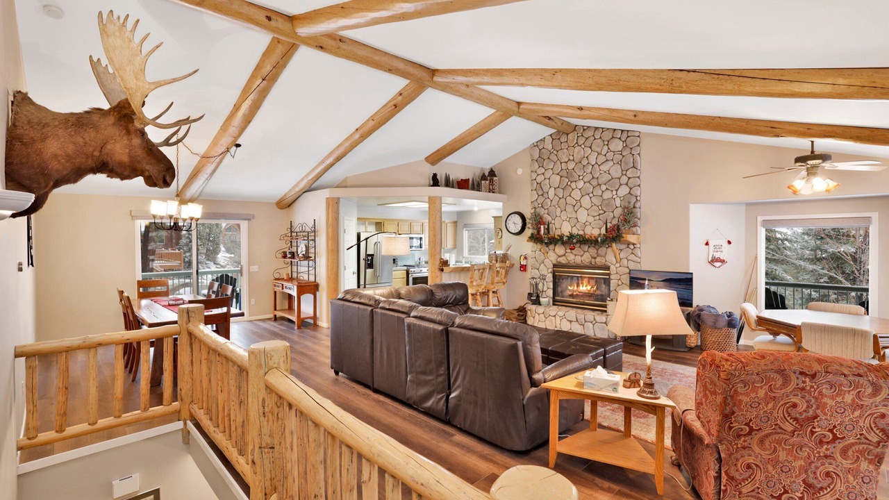 Photo of Livingroom in Castle Glen Estates
