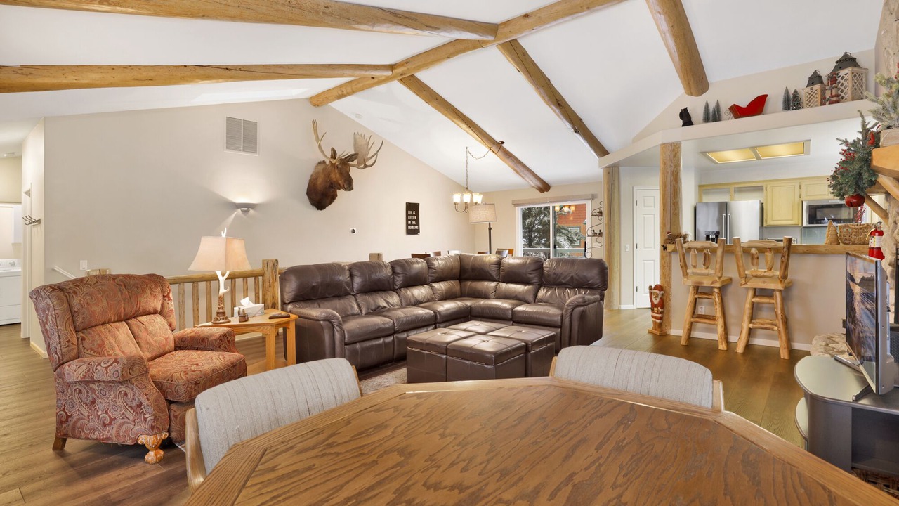 Photo of Livingroom in Castle Glen Estates