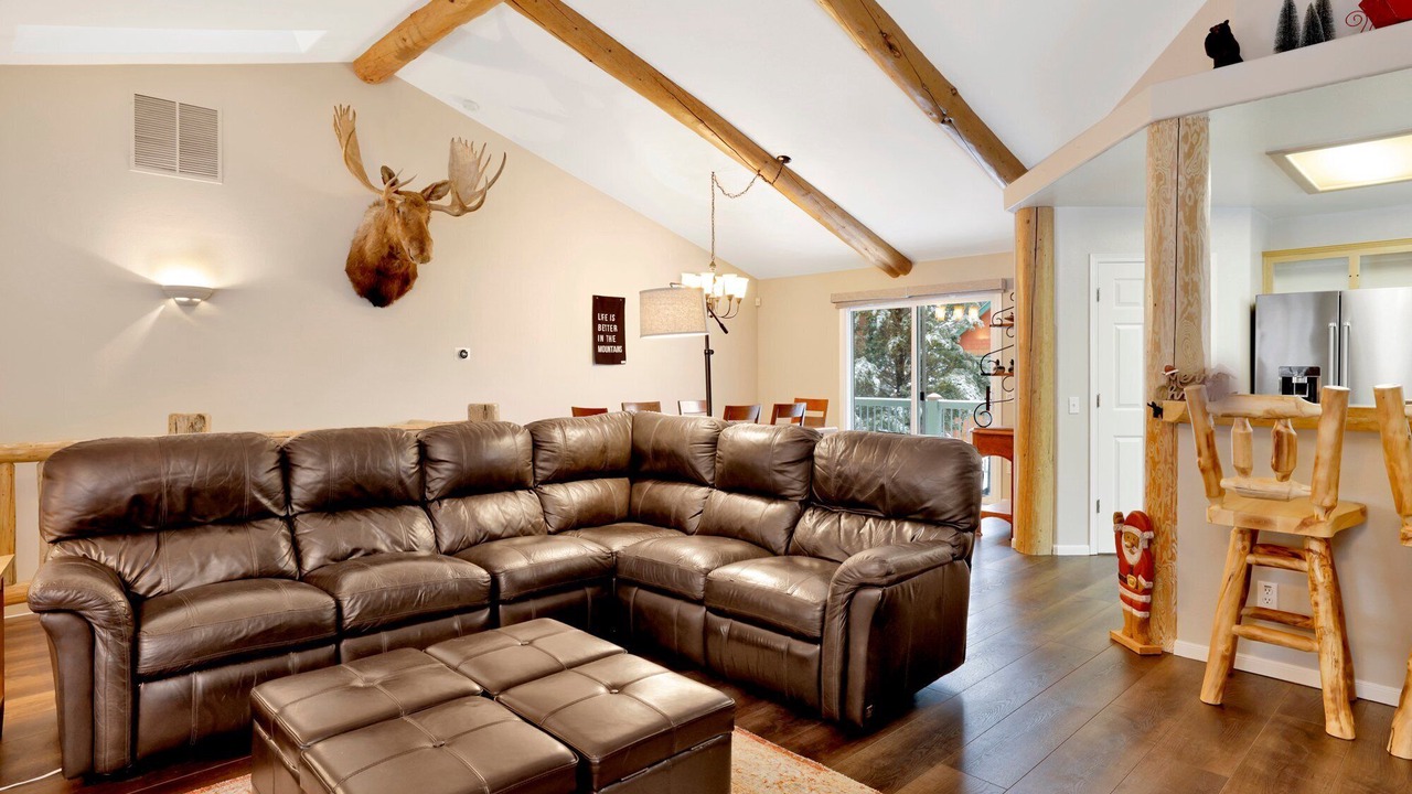 Photo of Livingroom in Castle Glen Estates