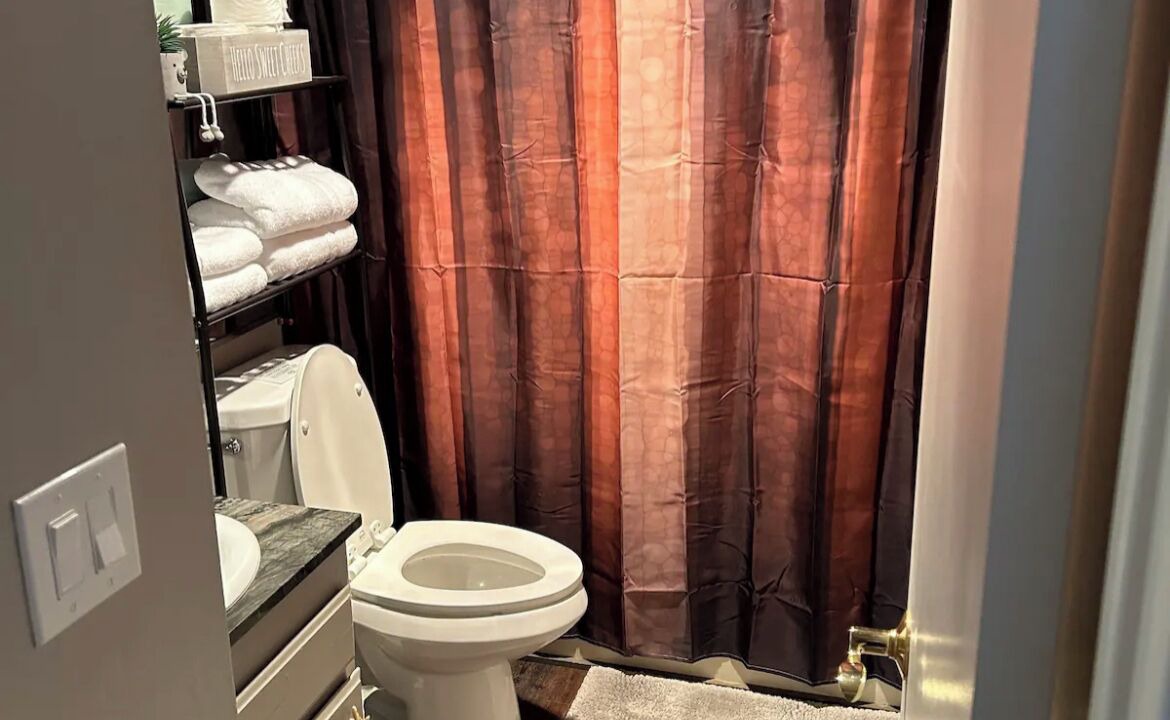 Photo of Bathroom in Pinecrest