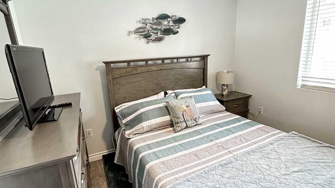 Photo of Bedroom in Lake Balboa