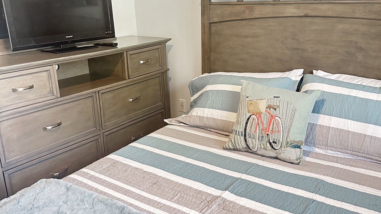 Photo of Bedroom in Lake Balboa