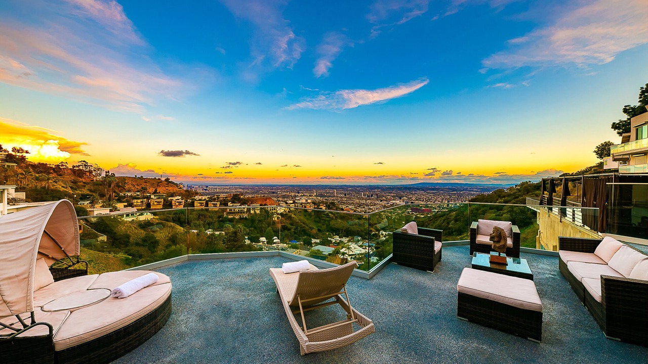 Photo of Patio Balcony in Hollywood Hills West