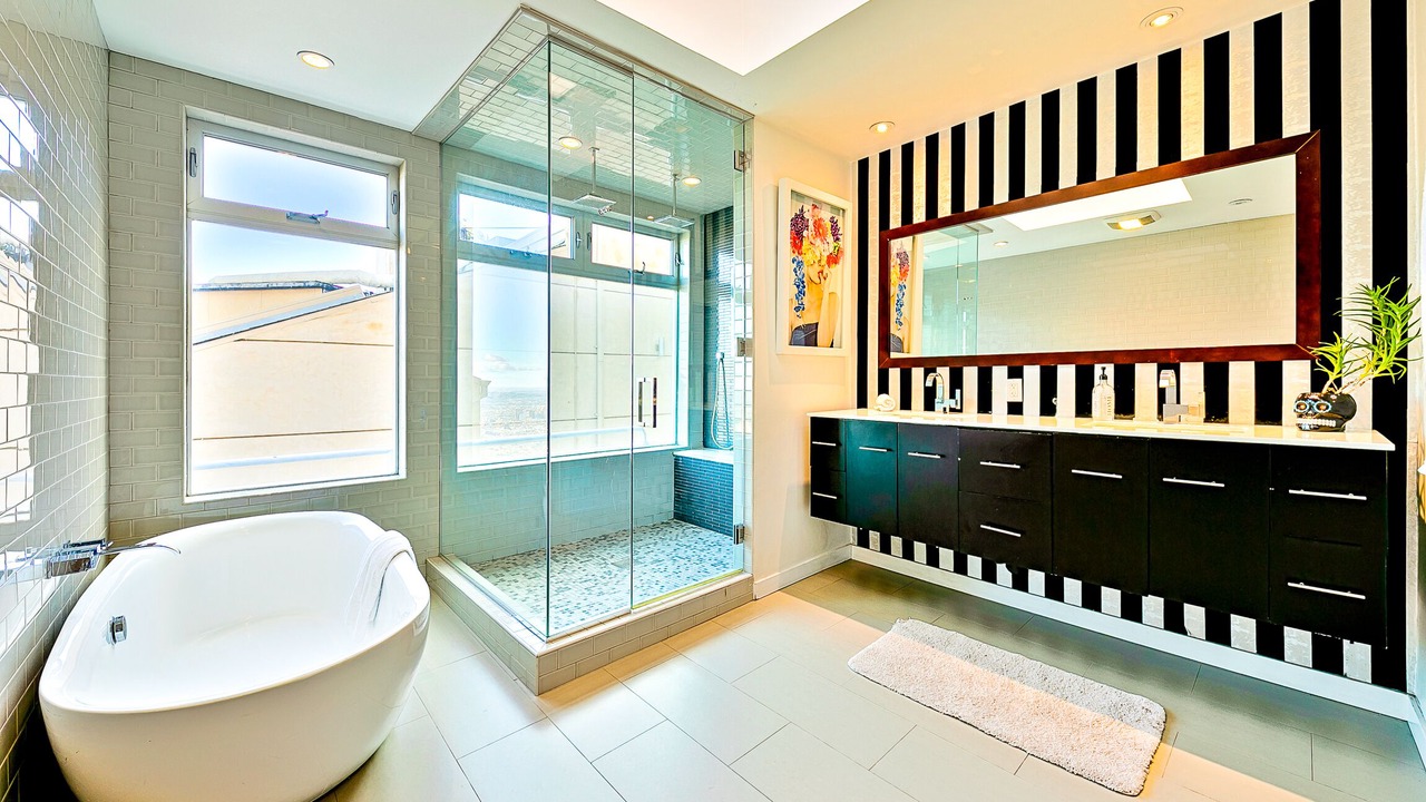 Photo of Bathroom in Hollywood Hills West