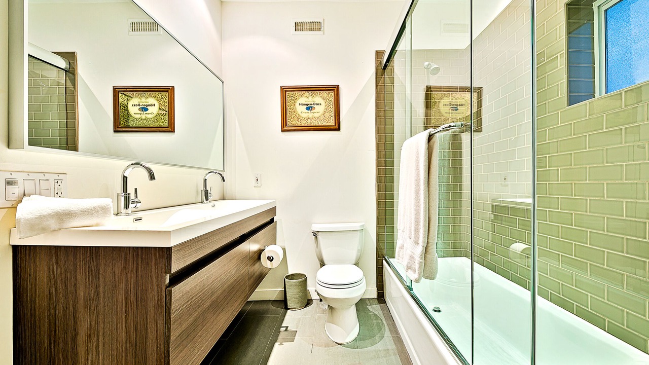 Photo of Bathroom in Hollywood Hills West