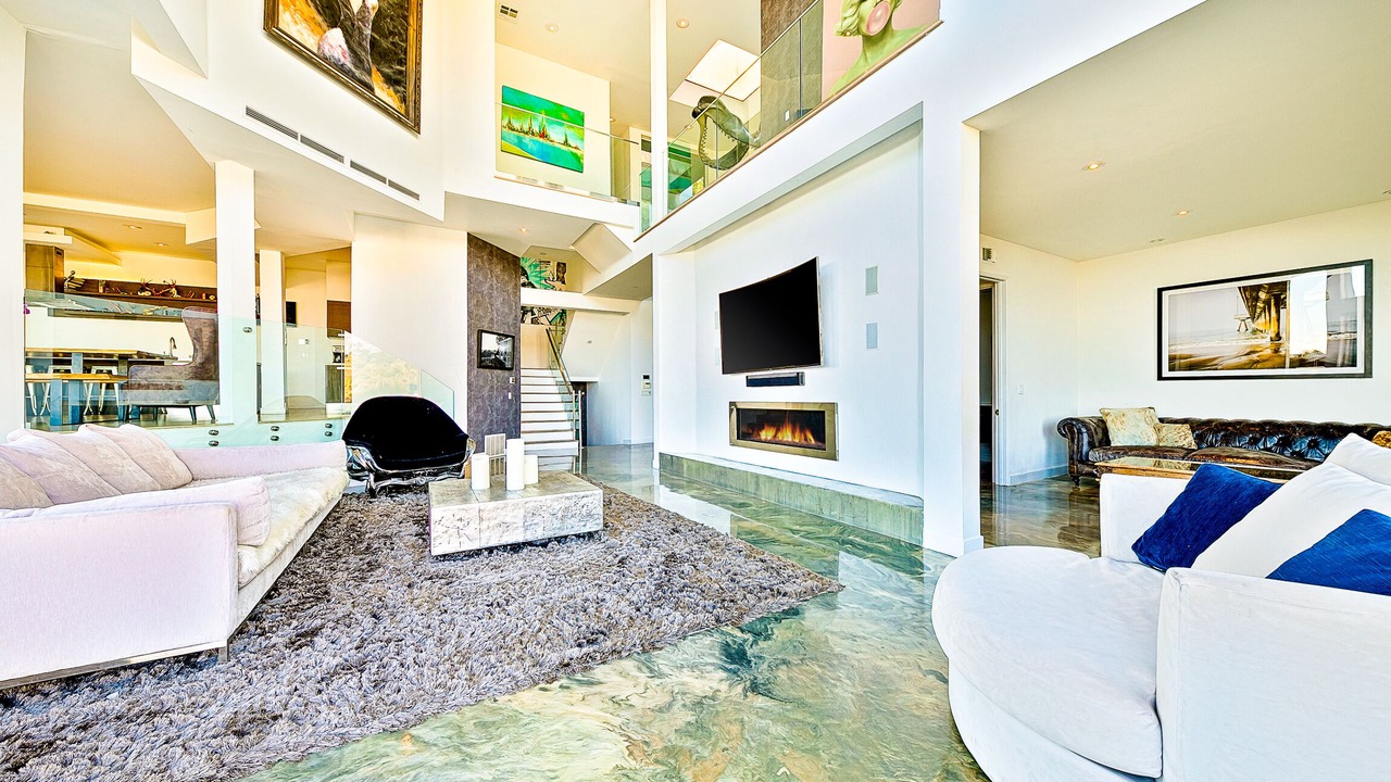 Photo of Livingroom in Hollywood Hills West