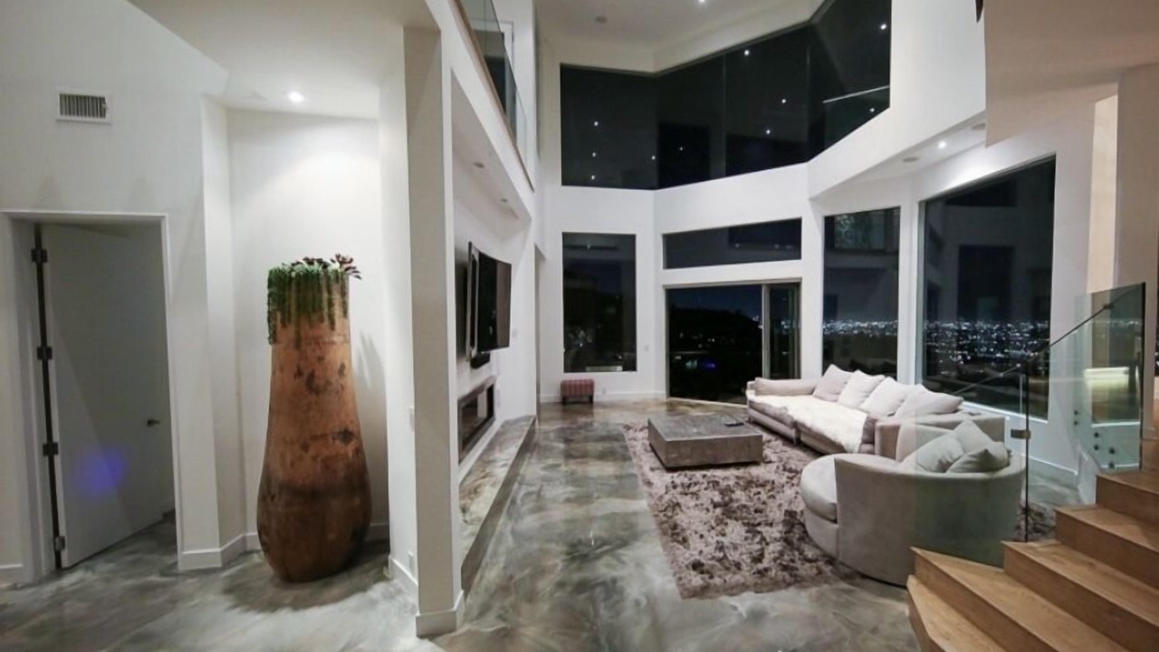 Photo of Livingroom in Hollywood Hills West