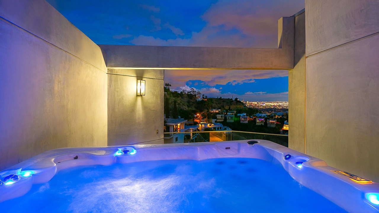 Photo of Others in Hollywood Hills West
