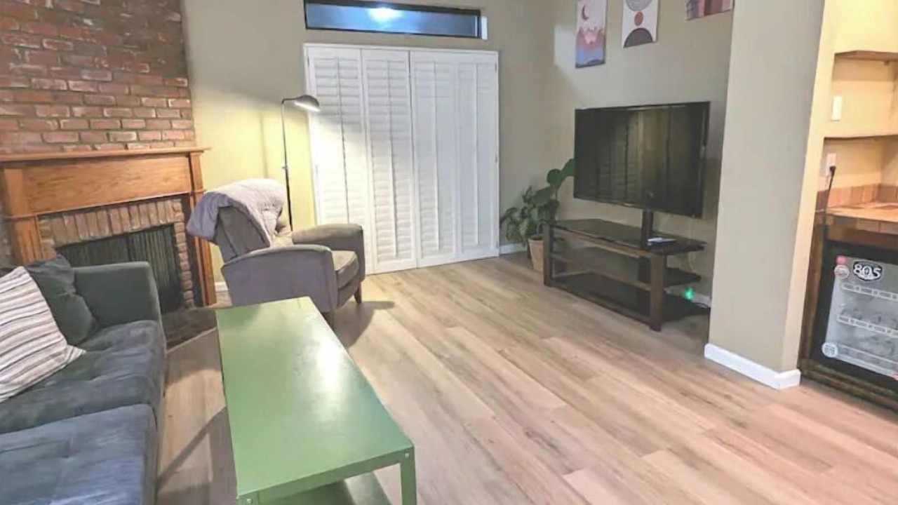 Photo of Livingroom in Valley Glen