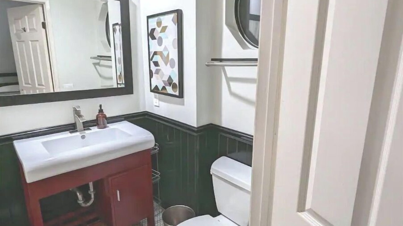 Photo of Bathroom in Valley Glen