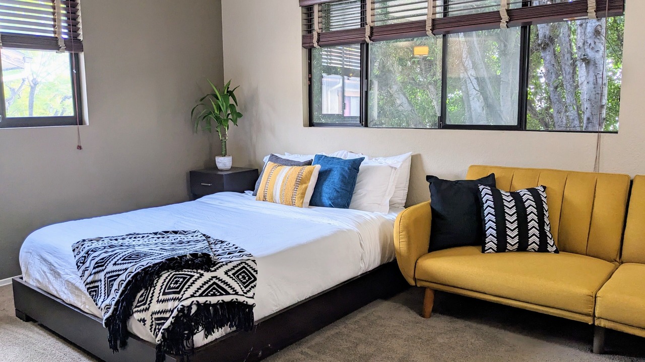 Photo of Bedroom in Valley Glen