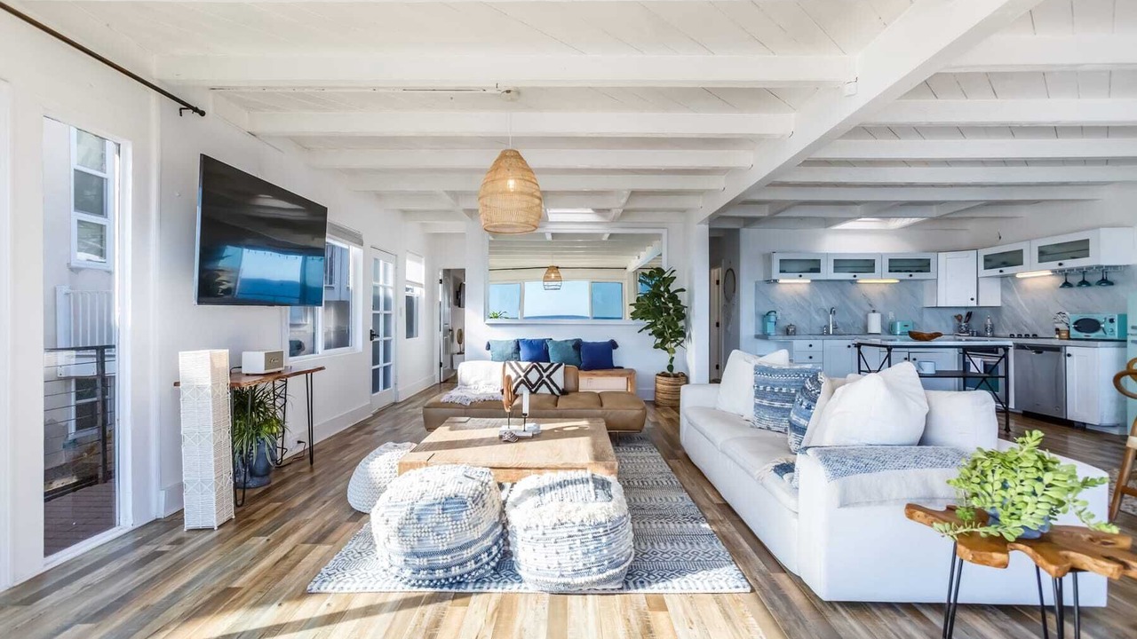 Photo of Livingroom in Eastern Malibu