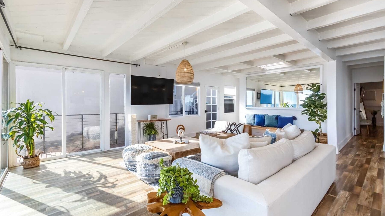 Photo of Livingroom in Eastern Malibu