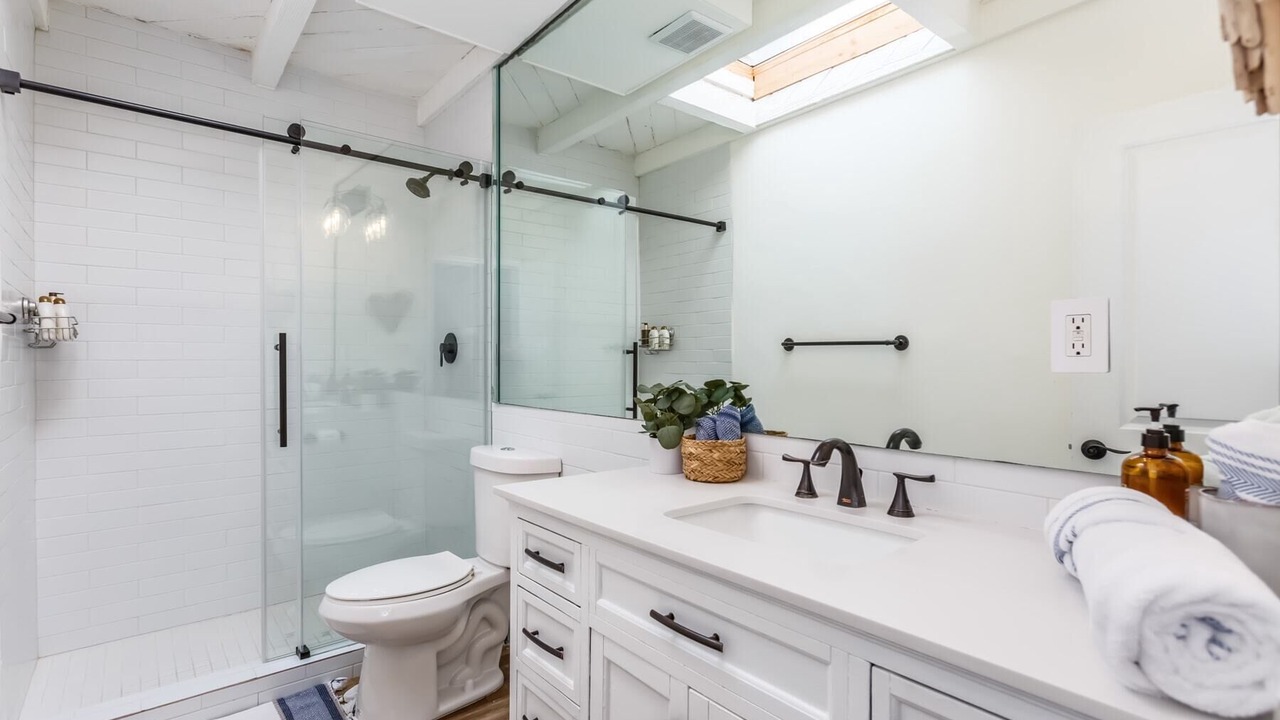 Photo of Bathroom in Eastern Malibu