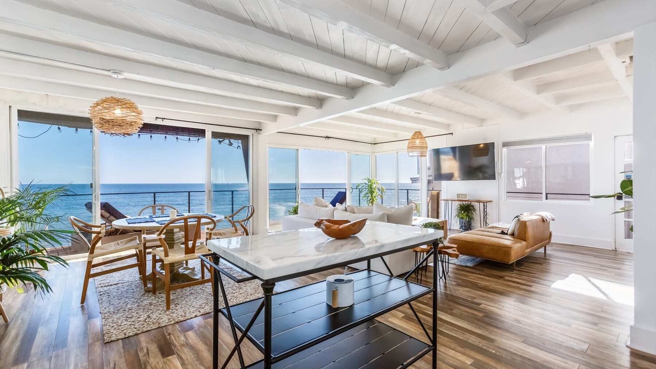Photo of Livingroom in Eastern Malibu