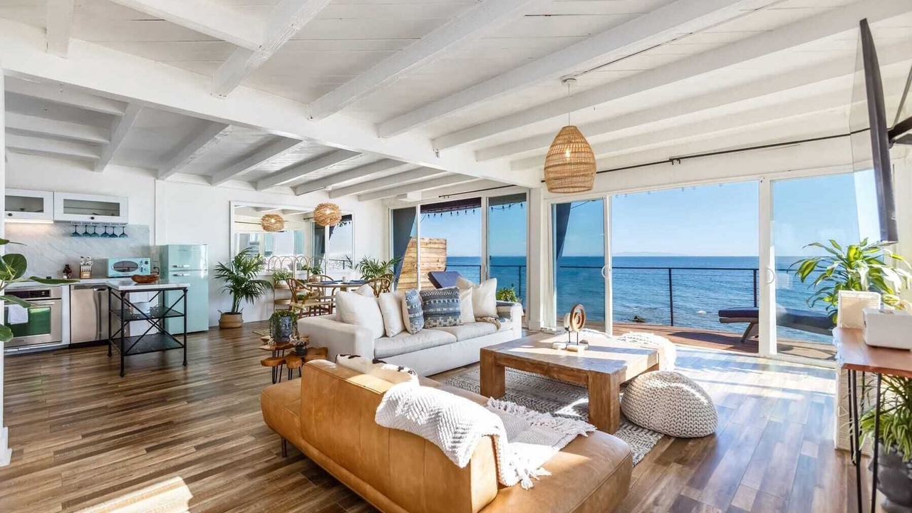 Photo of Livingroom in Eastern Malibu