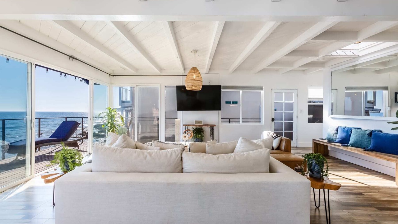 Photo of Livingroom in Eastern Malibu