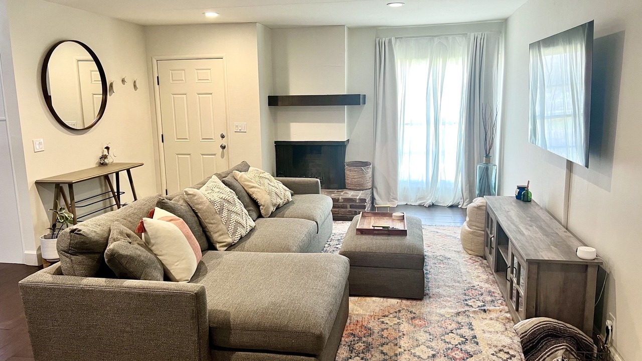 Photo of Livingroom in East Whittier