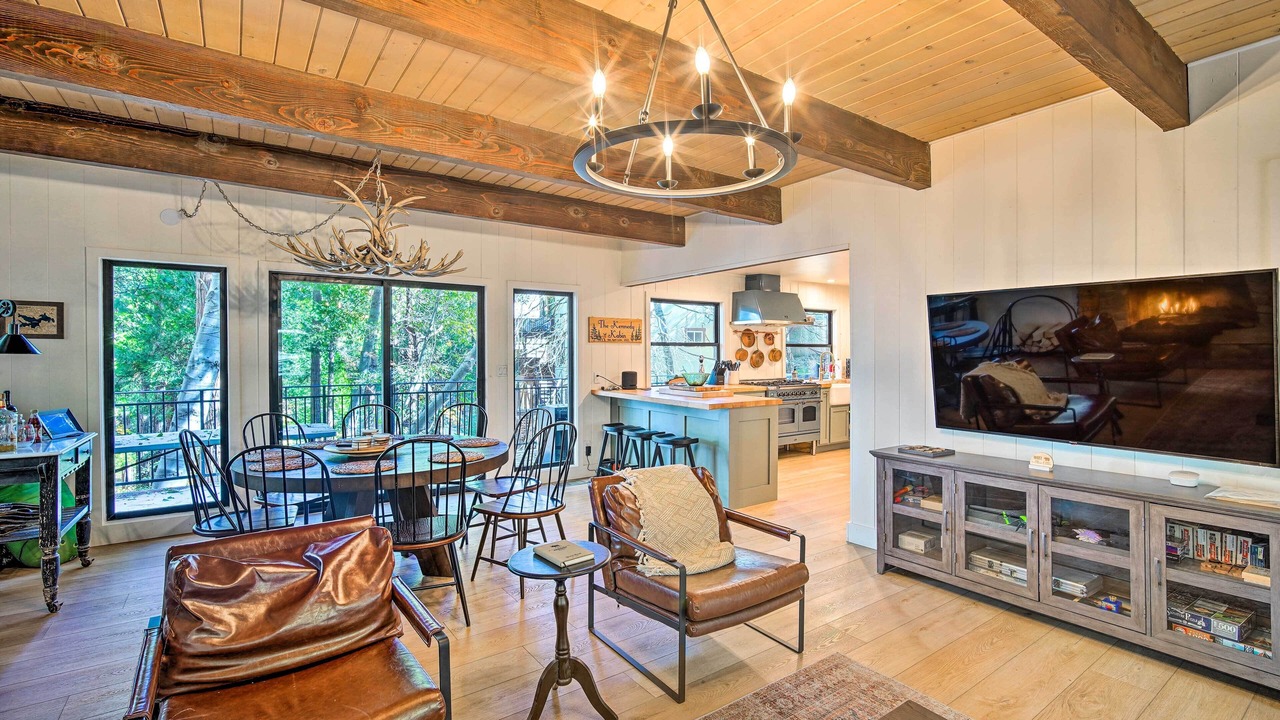 Photo of Livingroom in Cedar Glen