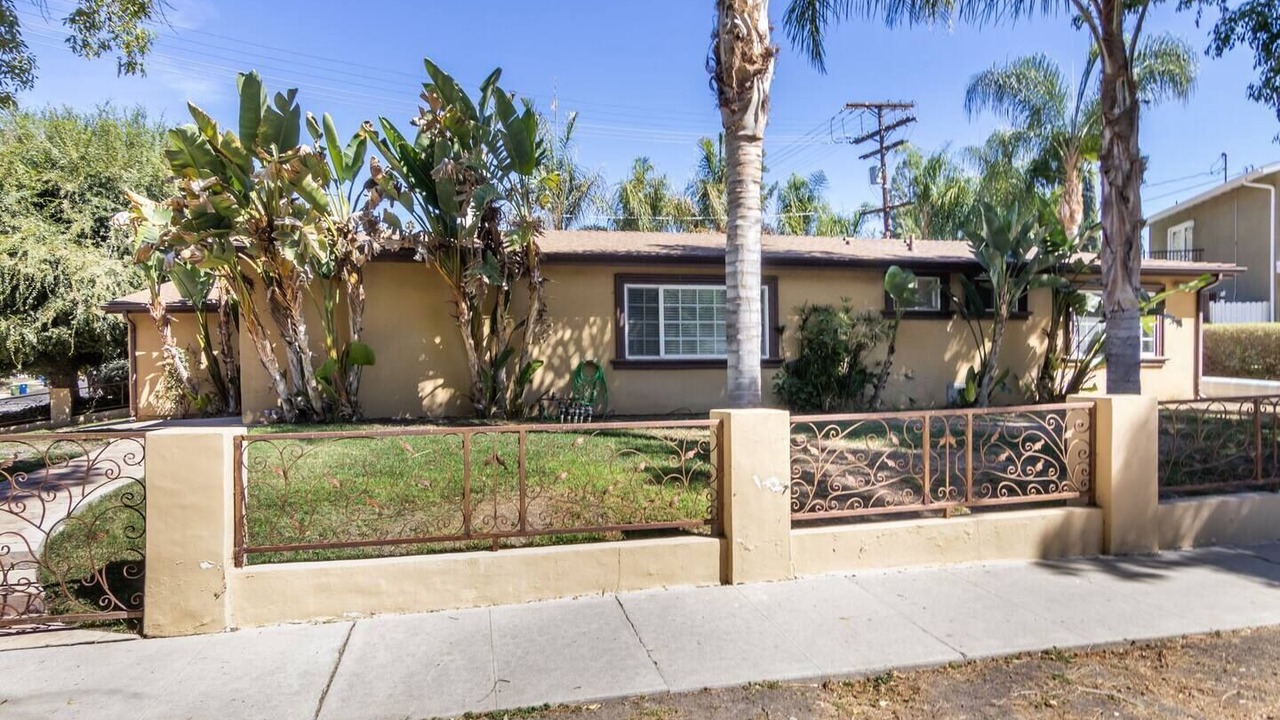 Photo of Outdoor in Woodland Hills