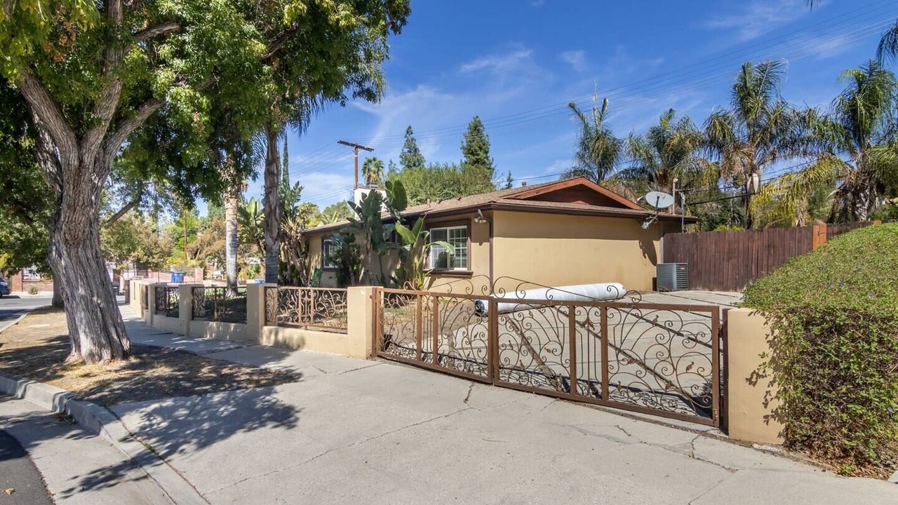 Photo of Outdoor in Woodland Hills