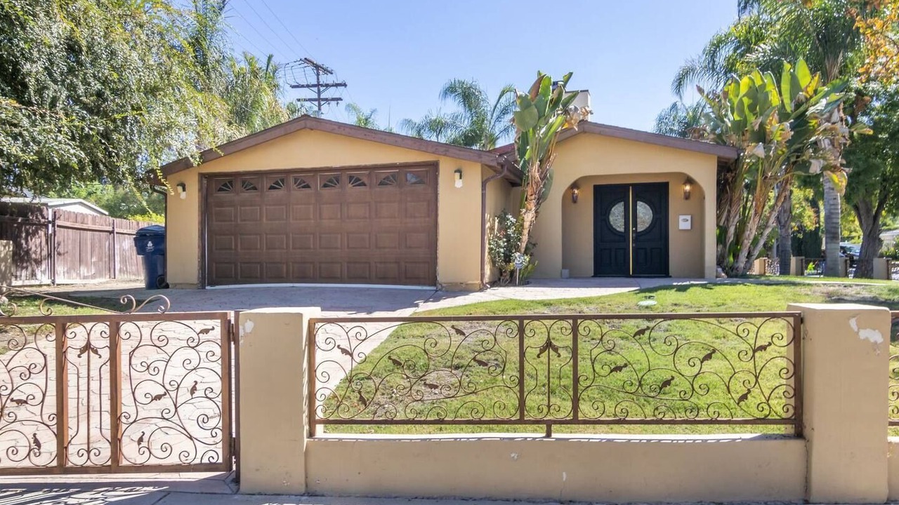 Photo of Outdoor in Woodland Hills