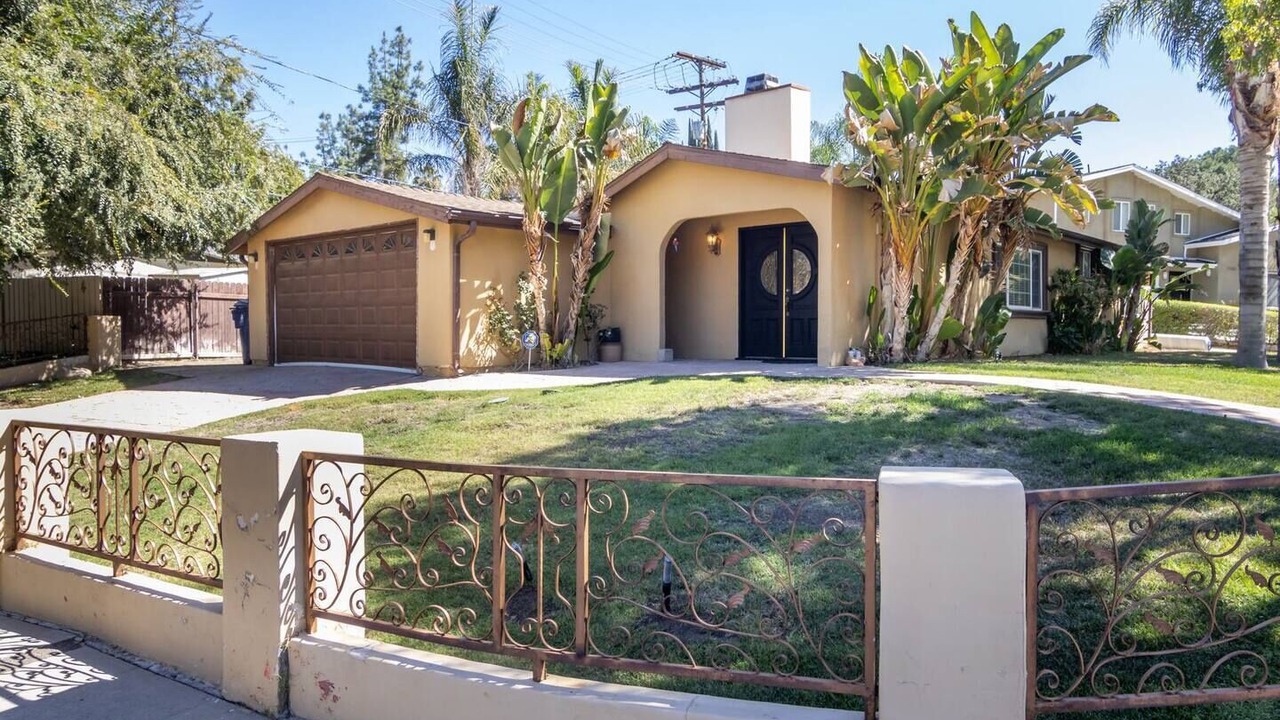 Photo of Outdoor in Woodland Hills