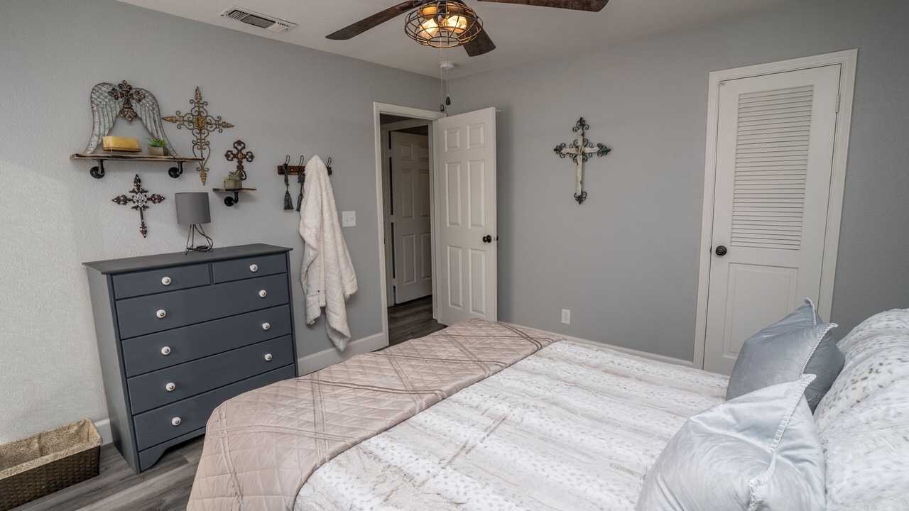 Photo of Bedroom in Raisin