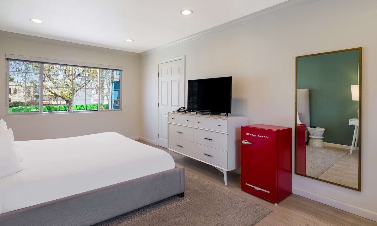 Photo of Bedroom in Piedmont Avenue
