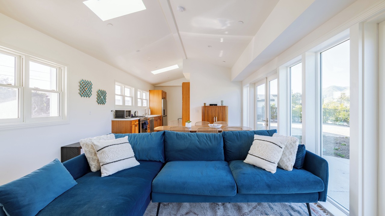 Photo of Livingroom in Central Malibu