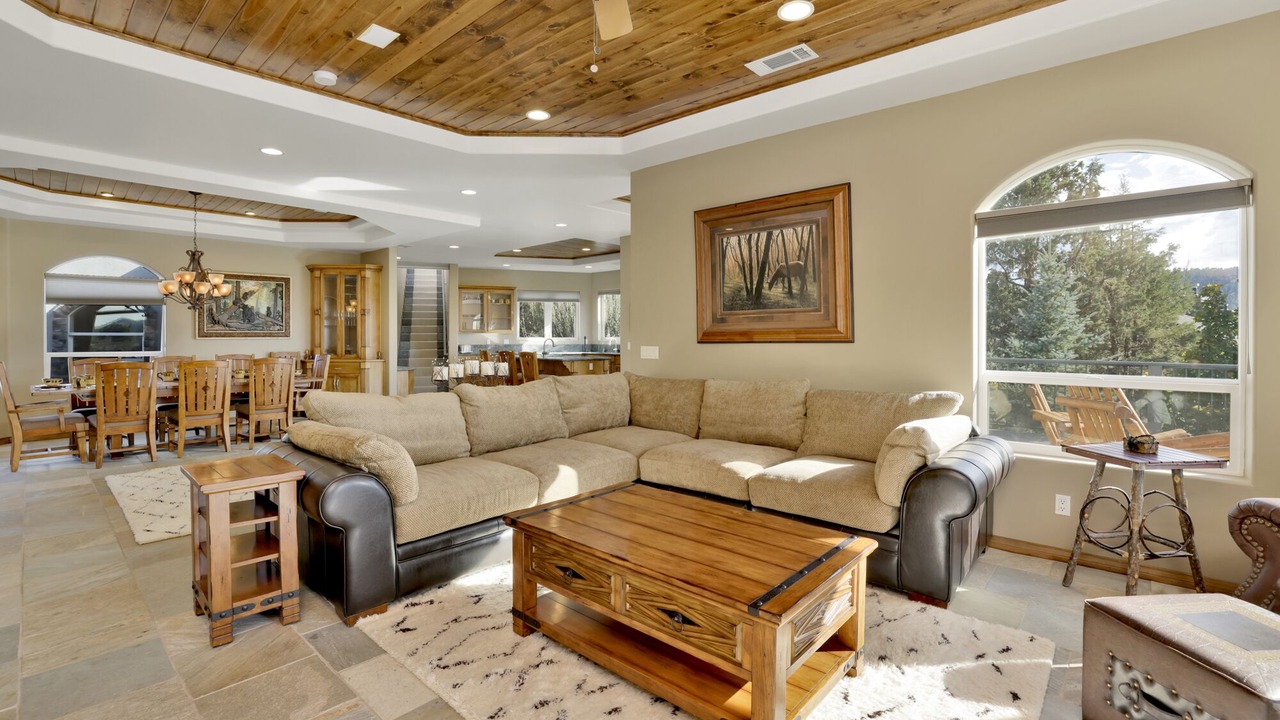 Photo of Livingroom in Castle Glen Estates
