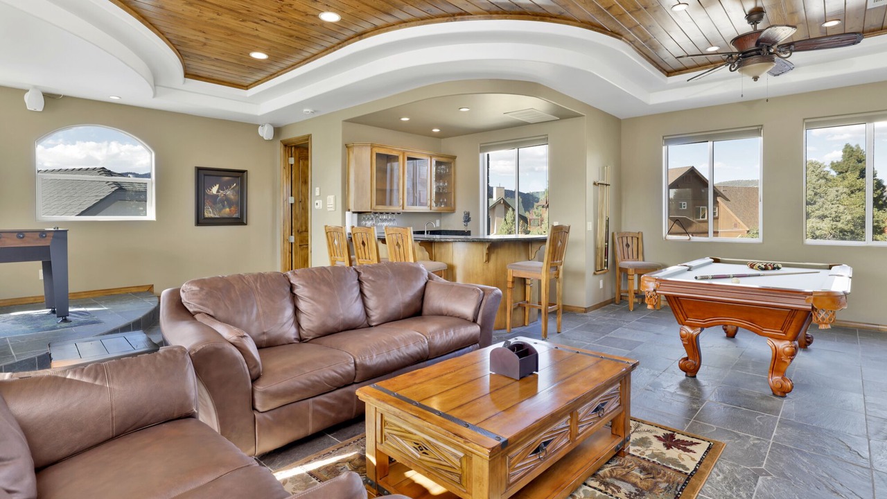 Photo of Livingroom in Castle Glen Estates