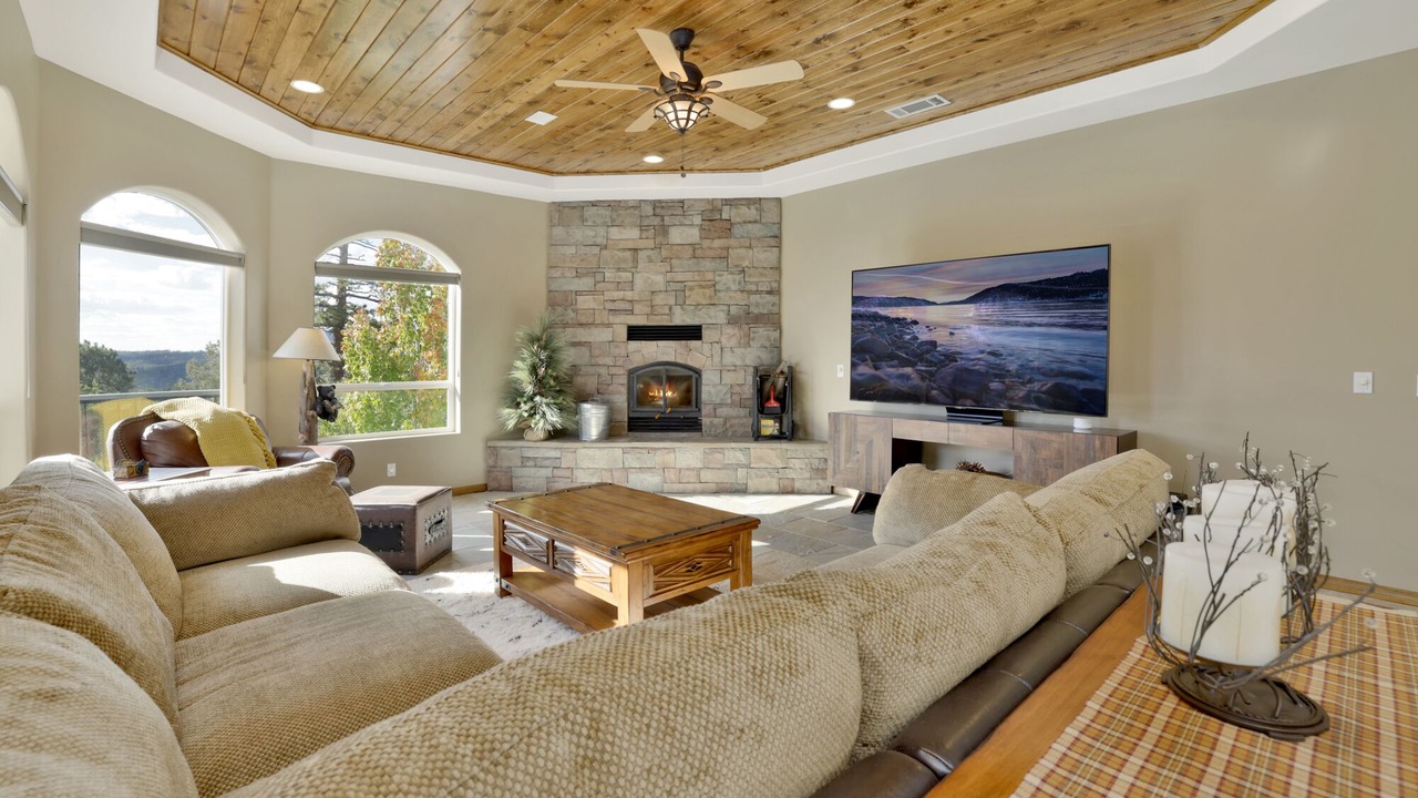 Photo of Livingroom in Castle Glen Estates