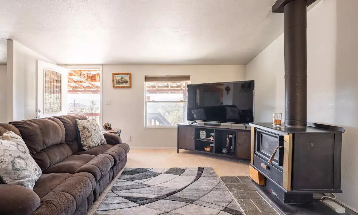 Photo of Livingroom in Tehachapi