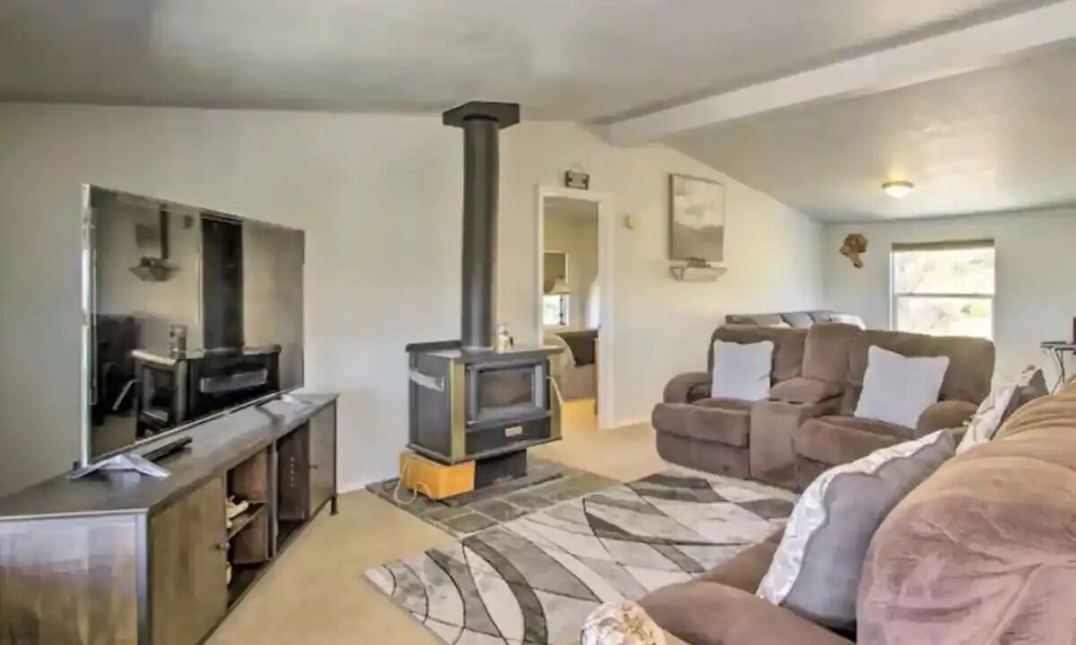 Photo of Livingroom in Tehachapi