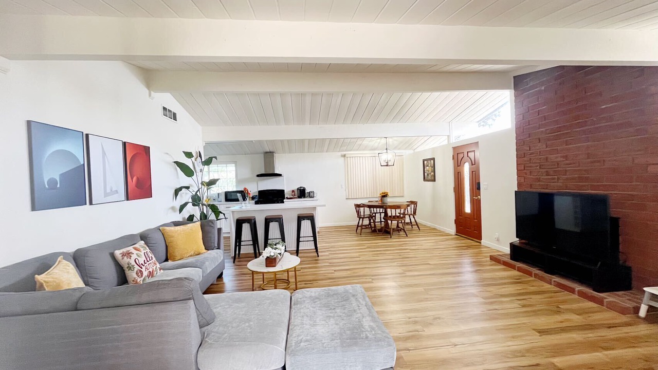 Photo of Livingroom in Walnut Valley
