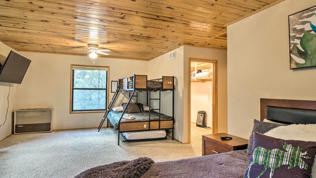 Photo of Bedroom in Pine Mountain Club