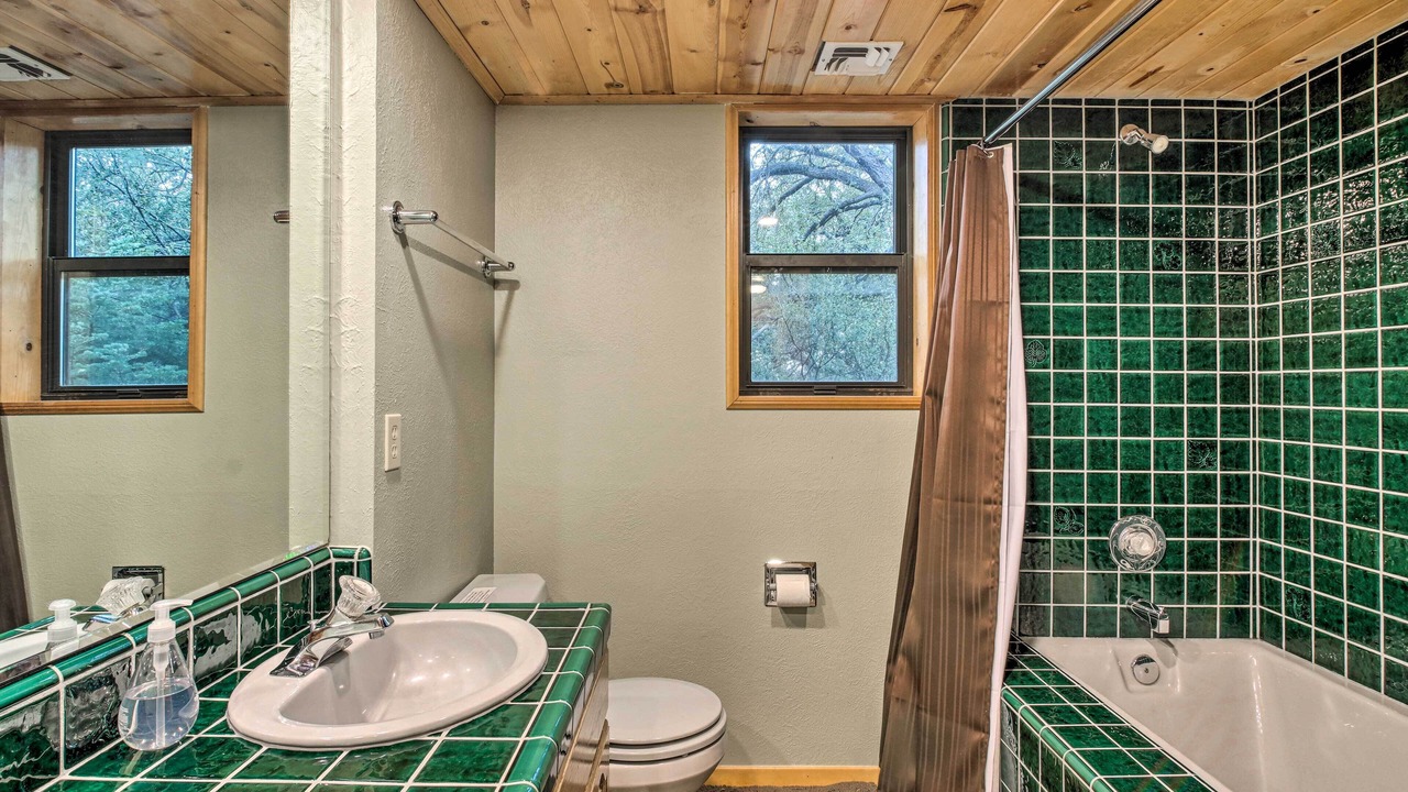Photo of Bathroom in Pine Mountain Club