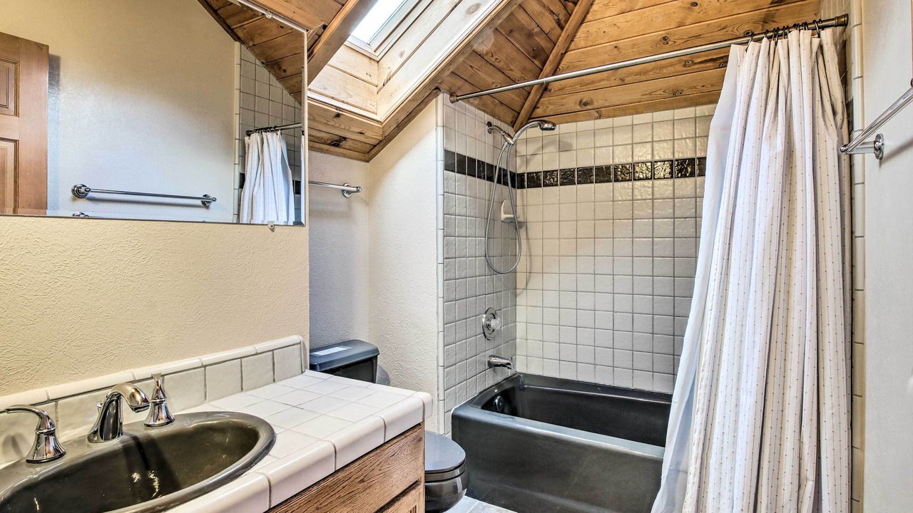 Photo of Bathroom in Pine Mountain Club