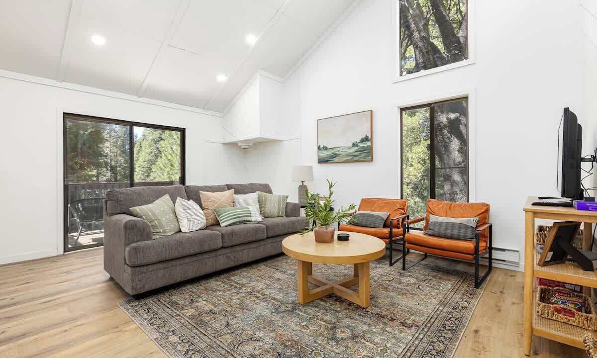 Photo of Livingroom in Shaver Lake