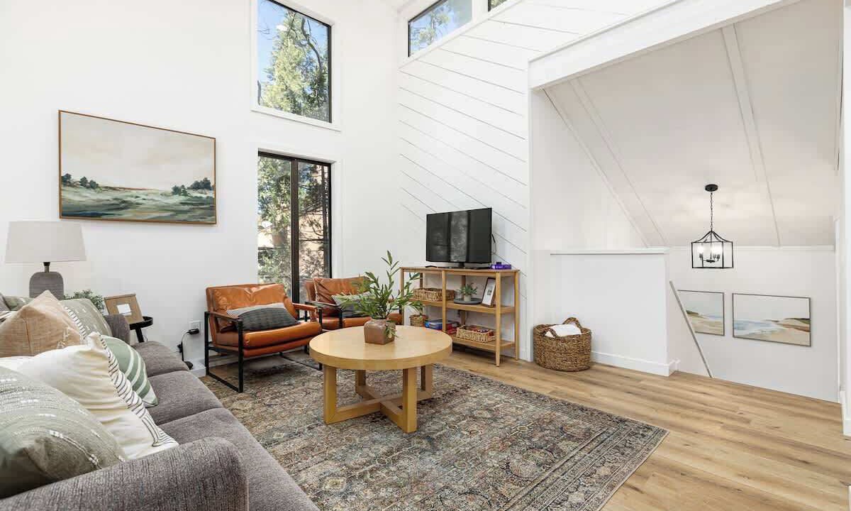 Photo of Livingroom in Shaver Lake