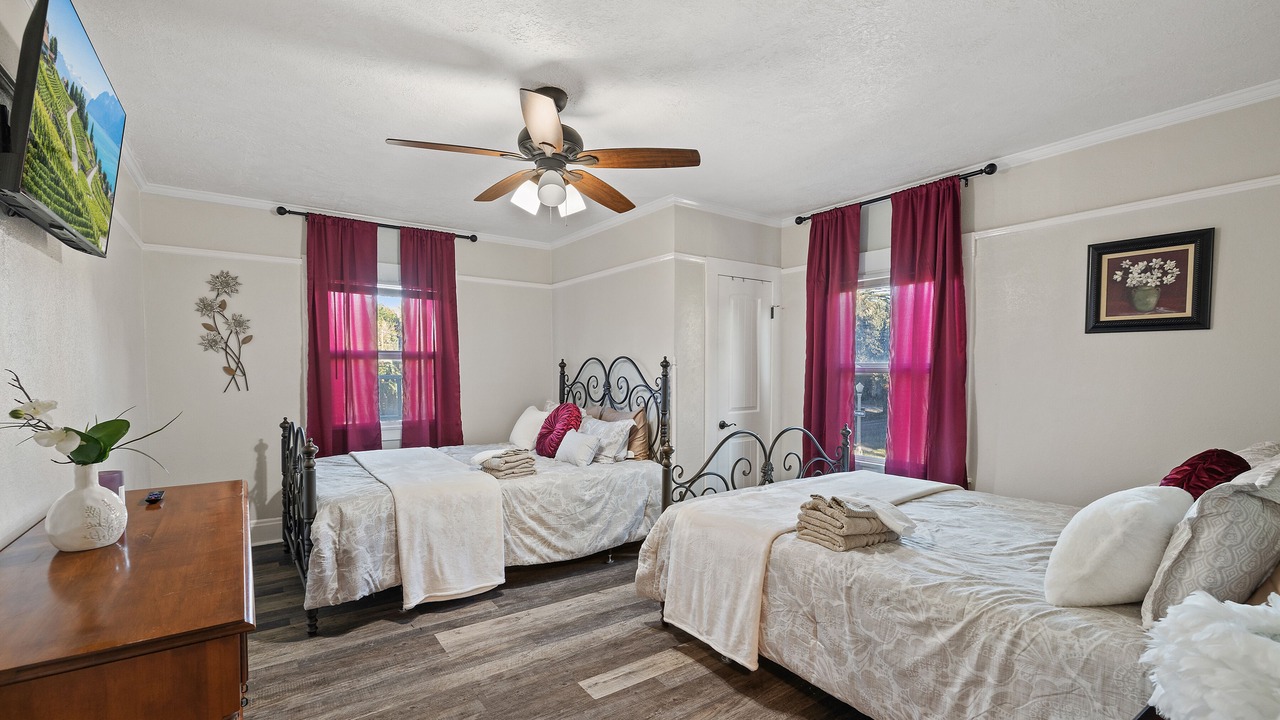Photo of Bedroom in Downtown Riverside