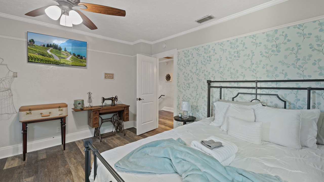 Photo of Bedroom in Downtown Riverside