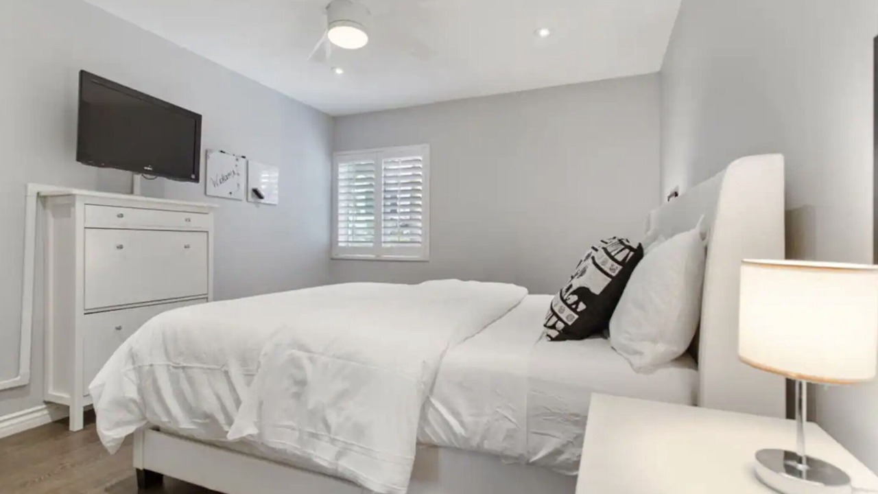Photo of Bedroom in Tarzana