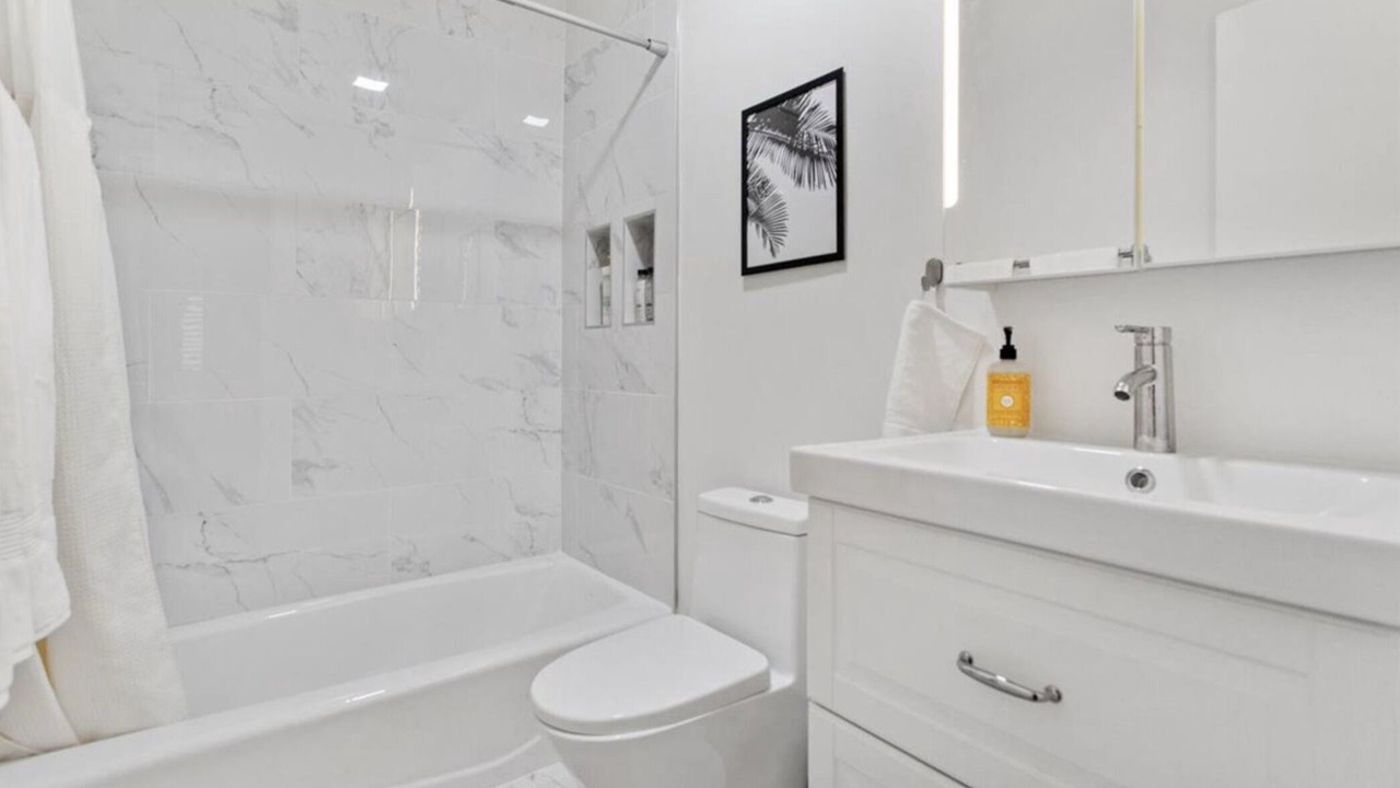 Photo of Bathroom in Tarzana