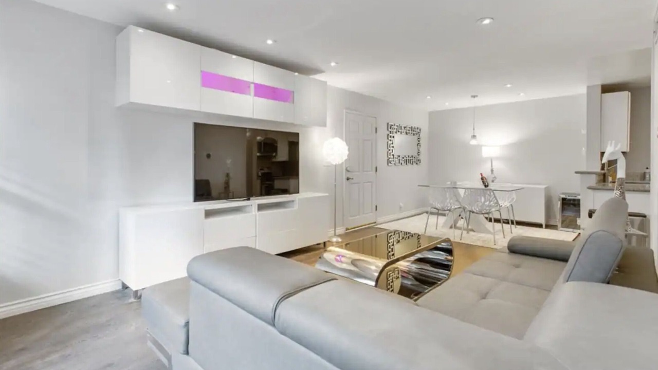 Photo of Livingroom in Tarzana